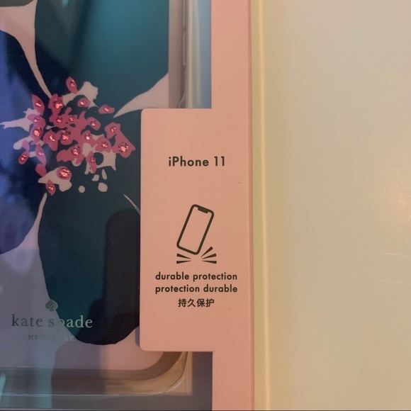 SOLD Kate Spade grand flora case for iPhone 11 - Picture 5 of 6